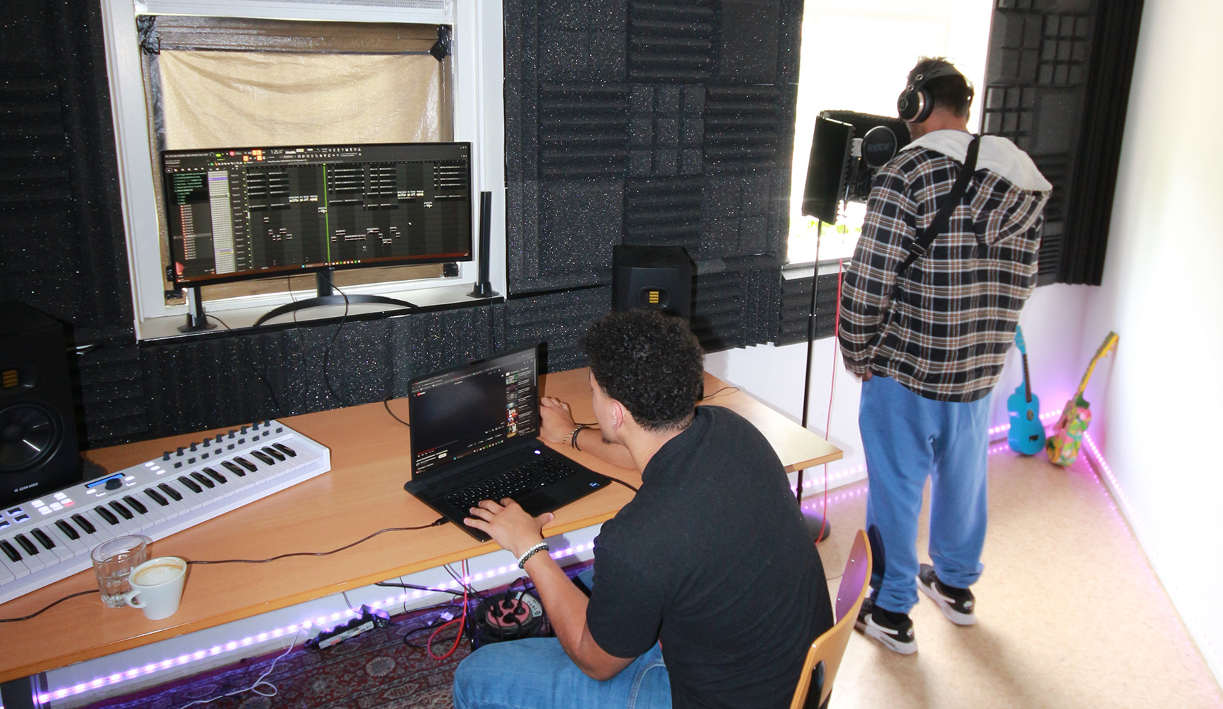 milan artiest kleurrijk